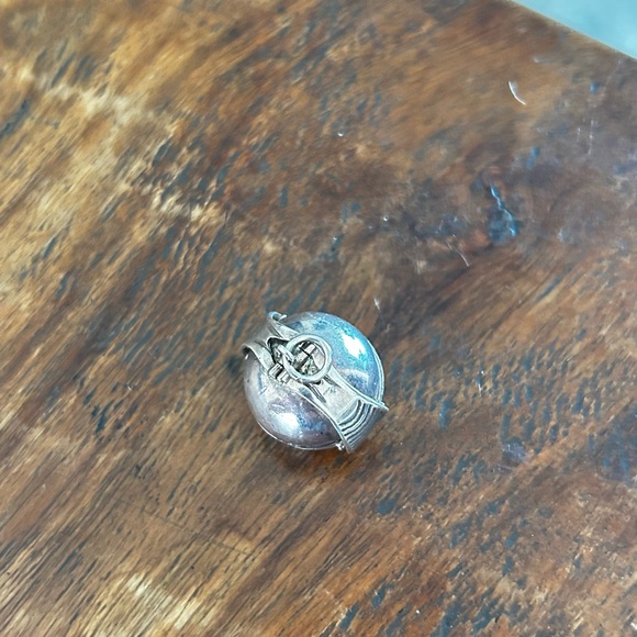 Elegant Silver Accordion Locket Necklace - Picture 3 of 7